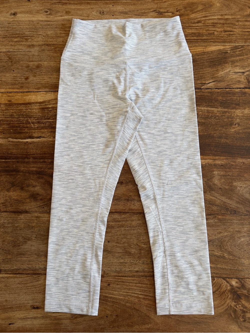 Lululemon Capri Light Gray Leggings - Sz 6
